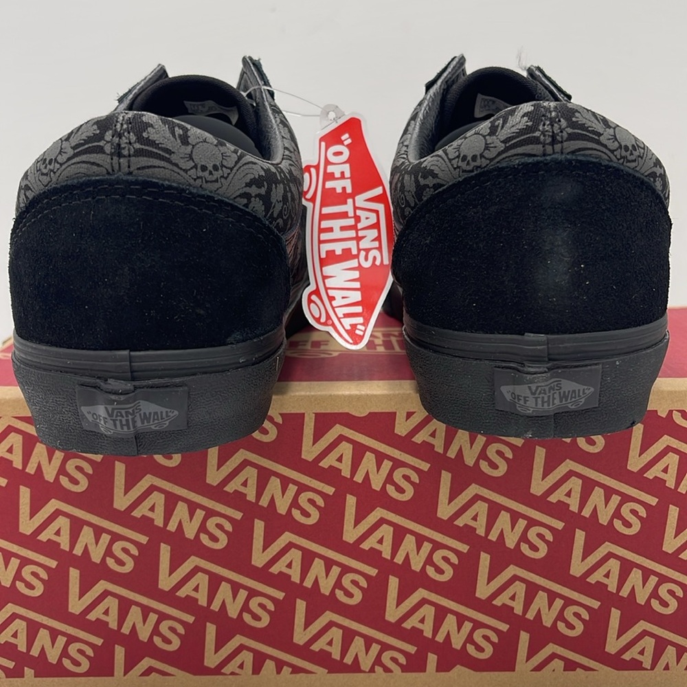 Vans WMNS Black and Gray Patterned Sneakers Old Skool
Skull Tapestry Raven/Black - Picture 13 of 15
